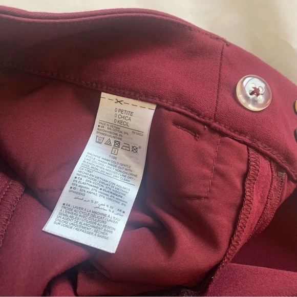 ✨ Elevate Elegance with Burgundy Hi-Rise Pixel Slim Pocket Pants! ✨ - Picture 4 of 6